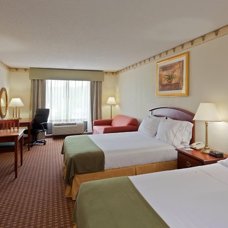 Holiday Inn Express Hotel & Suites-North East By Ihg Exterior foto