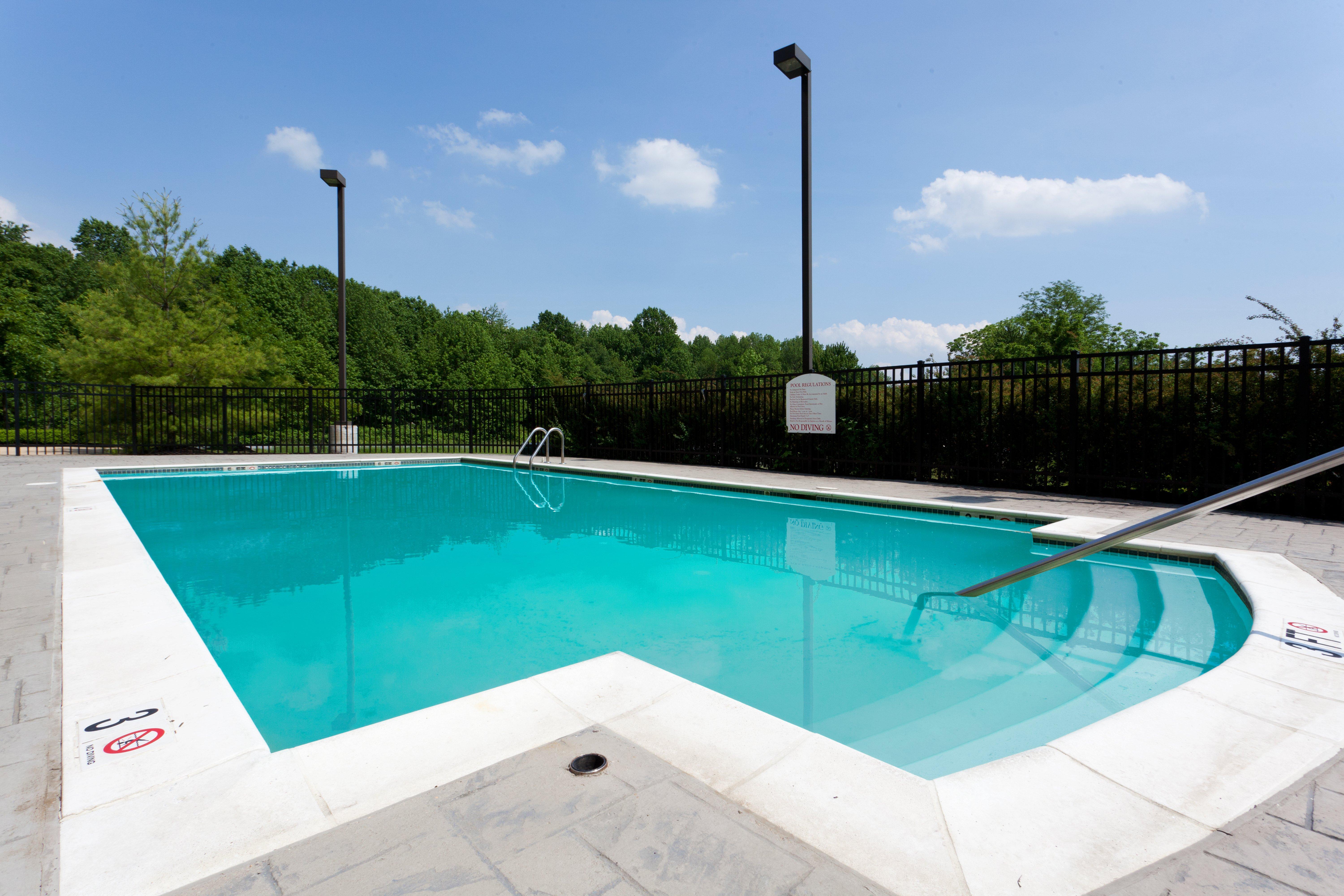 Holiday Inn Express Hotel & Suites-North East By Ihg Exterior foto