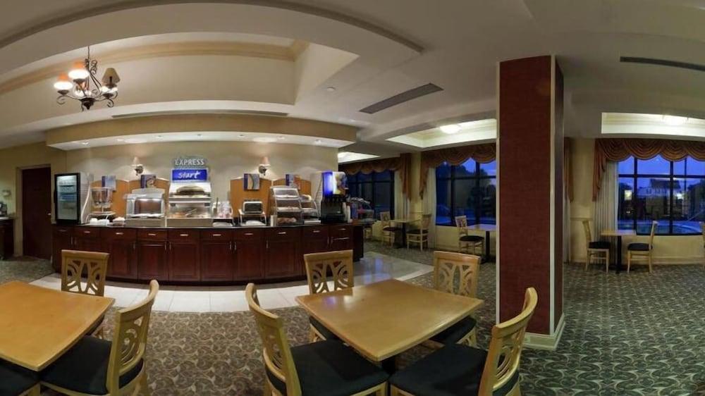Holiday Inn Express Hotel & Suites-North East By Ihg Exterior foto