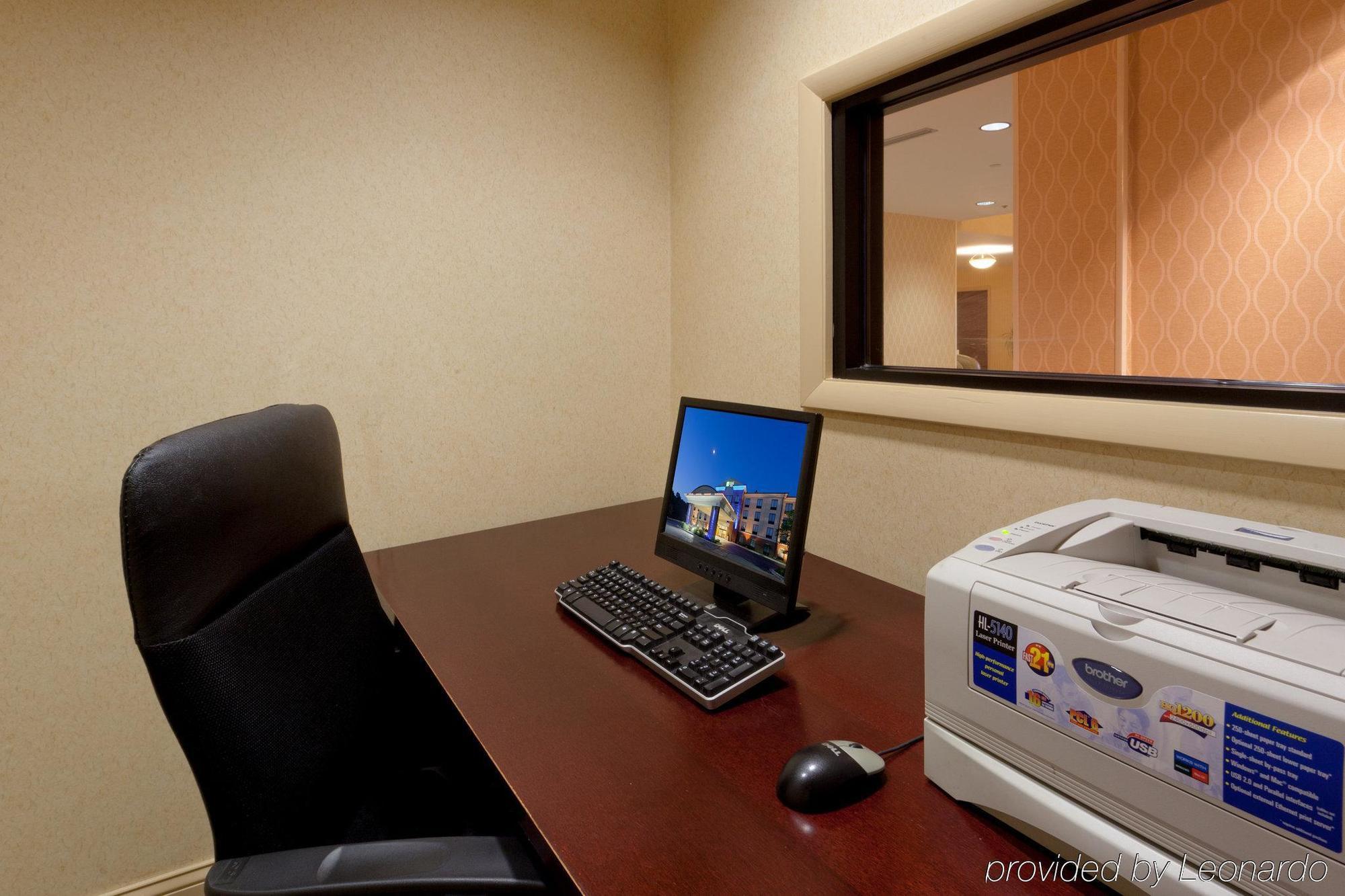 Holiday Inn Express Hotel & Suites-North East By Ihg Facilidades foto
