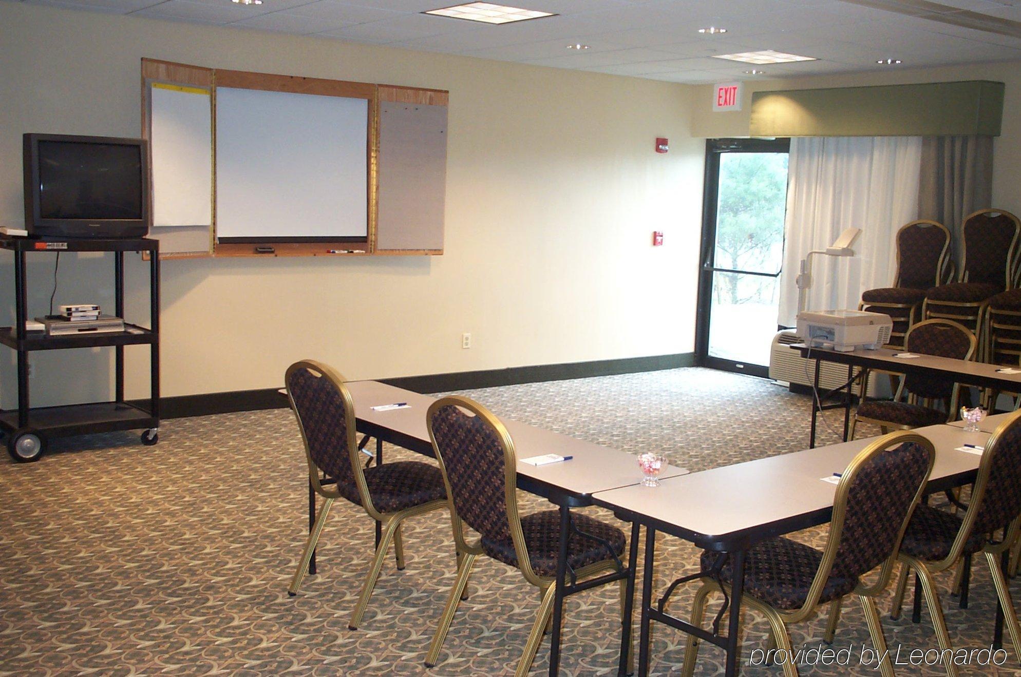 Holiday Inn Express Hotel & Suites-North East By Ihg Facilidades foto