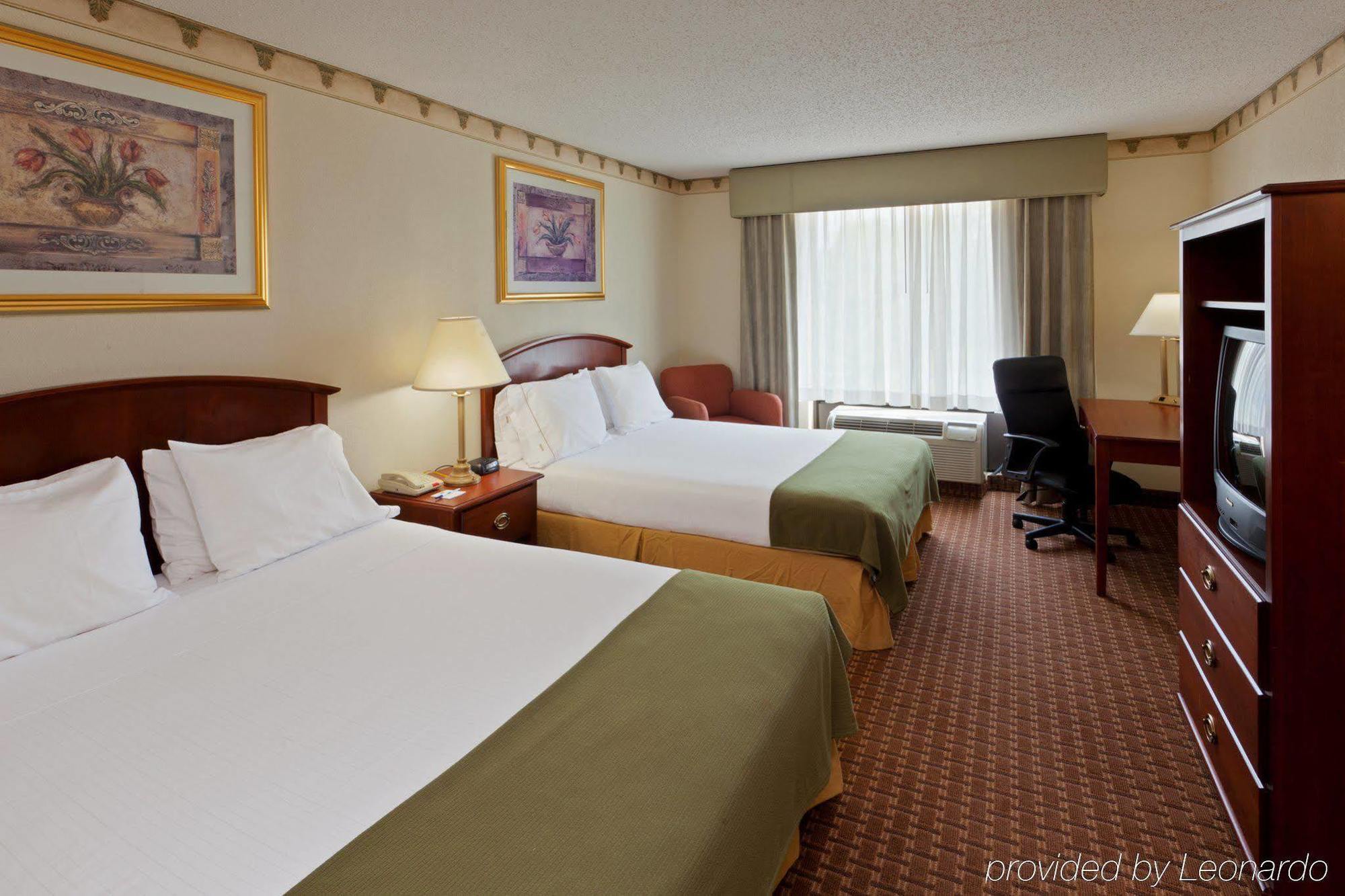 Holiday Inn Express Hotel & Suites-North East By Ihg Habitación foto
